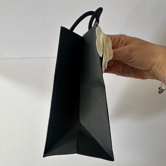 CHANEL Black and White Small Gift Bag - Picture 3 of 8